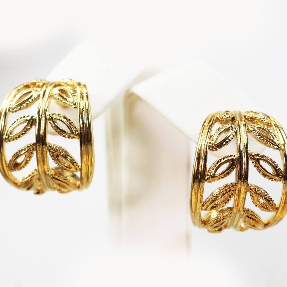 Vintage Trifari Gold Crescent Hoop Leaf Earrings - Picture 13 of 16